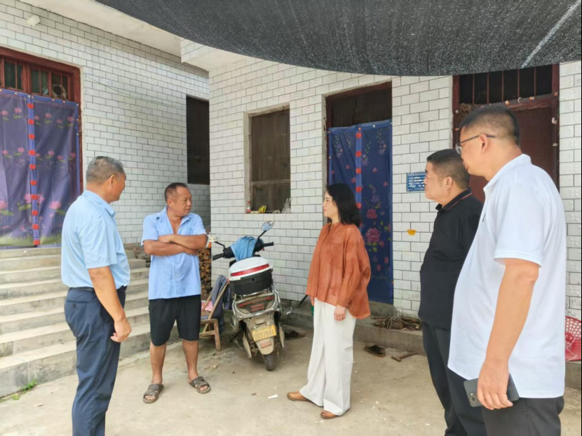 南阳市住房公积金管理中心深入帮扶村开展调研慰问活动