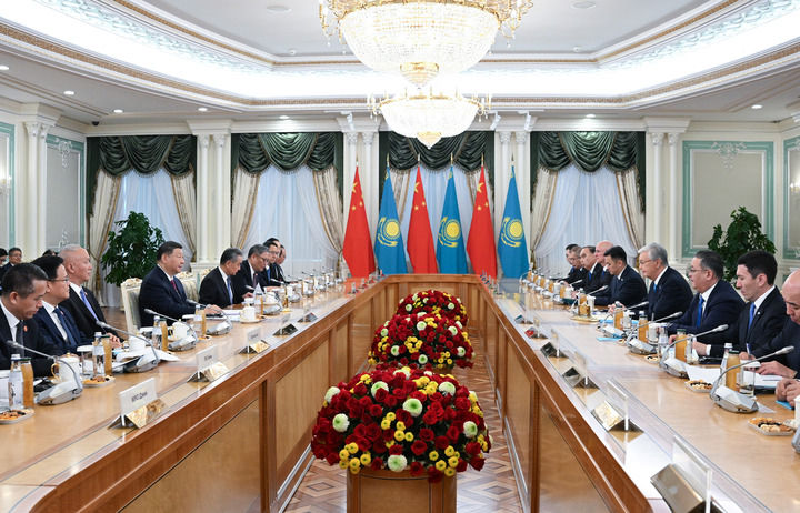 习近平同哈萨克斯坦总统托卡耶夫会谈 习近平同哈萨克斯坦总统托卡耶夫会谈