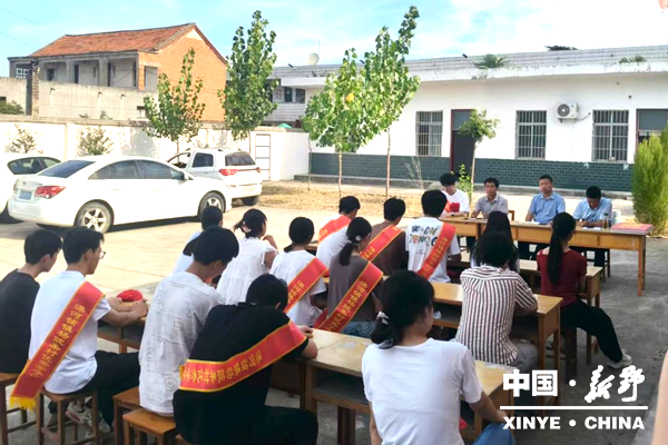 溧河铺镇：召开优秀学子座谈会 弘扬崇学向善乡风
