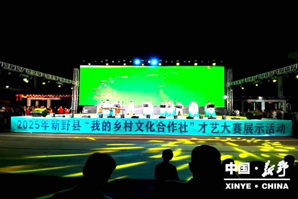 河南新野：“咱村有戏”好戏连台 点亮乡村夜生活