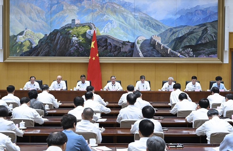 李强主持召开国务院第九次全体会议强调：巩固拓展经济回升向好势头 努力完成全年经济社会发展目标任务