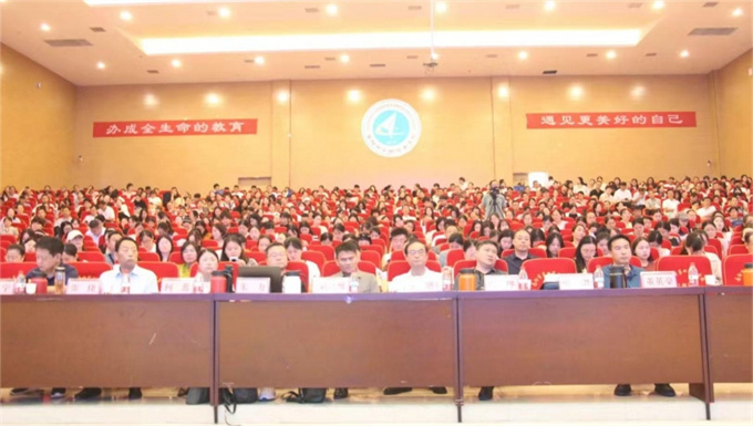 示范区：举办2025年暑期班主任暨青年教师成长营活动