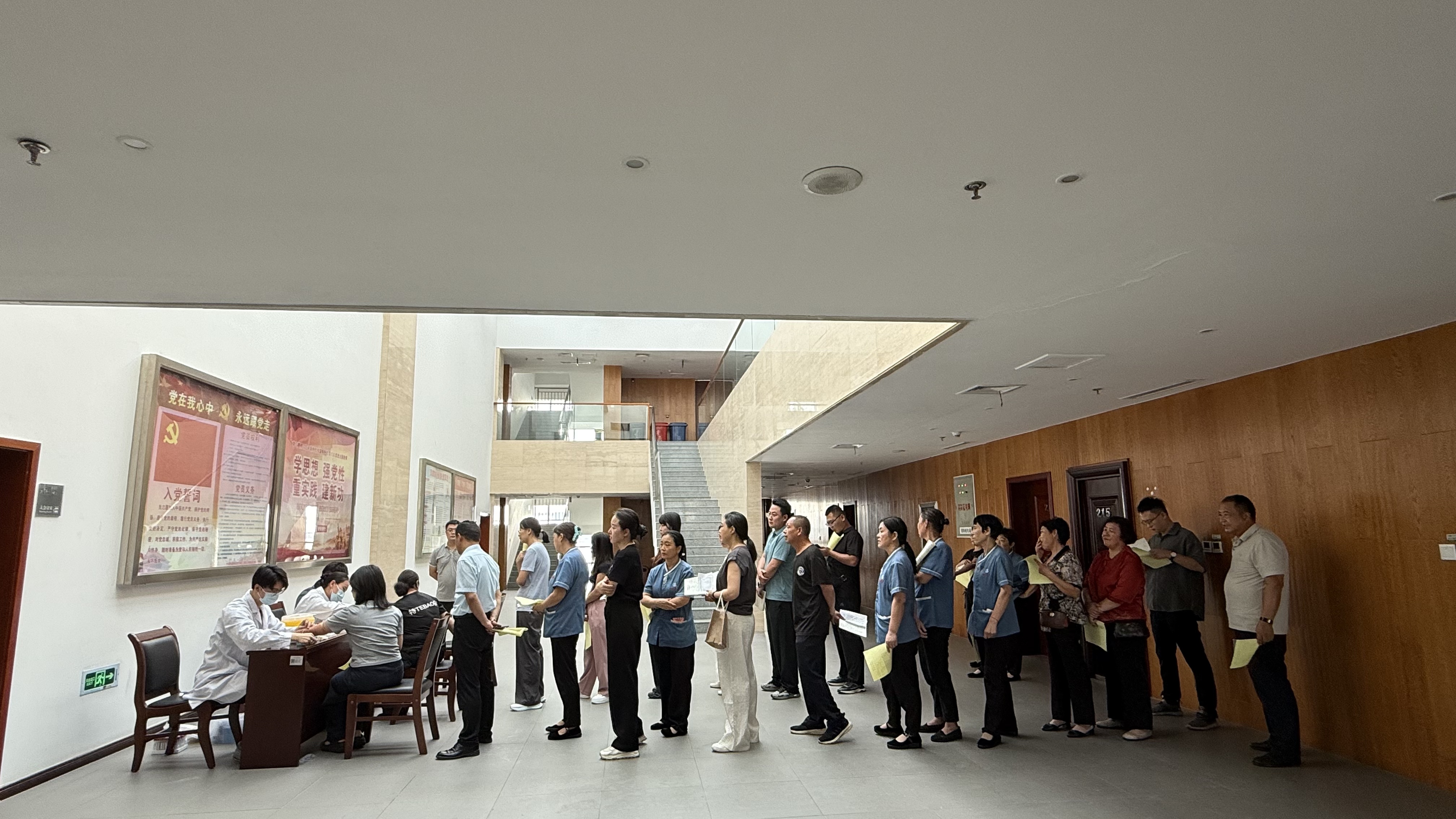 南阳卧龙综合保税区开展“关爱健康 服务一线”公益义诊活动 多学科联动护航职工健康