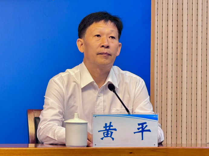 南阳市人民政府新闻办公室召开《南阳市学校食品安全管理规定》颁布实施新闻发布会。