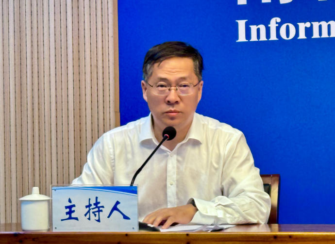 南阳市人民政府新闻办公室召开《南阳市学校食品安全管理规定》颁布实施新闻发布会。