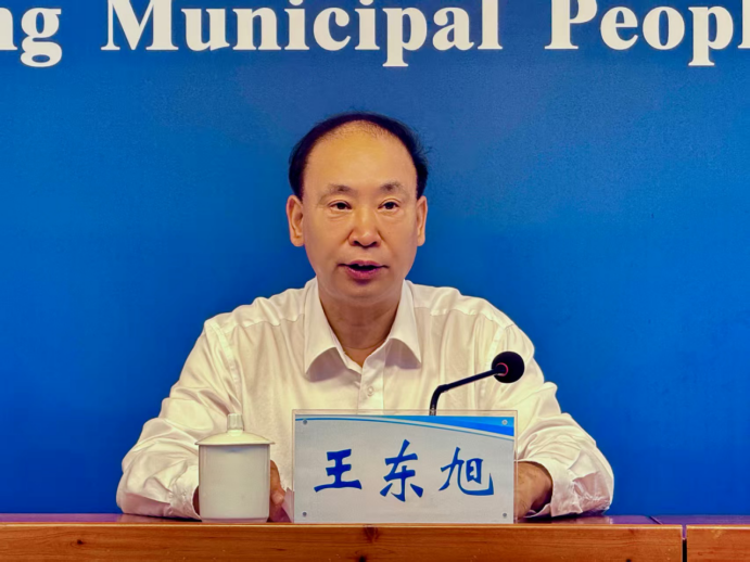 南阳市人民政府新闻办公室召开《南阳市学校食品安全管理规定》颁布实施新闻发布会。