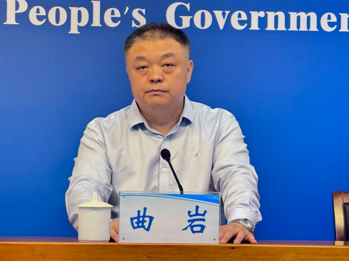 南阳市人民政府新闻办公室召开《南阳市学校食品安全管理规定》颁布实施新闻发布会。