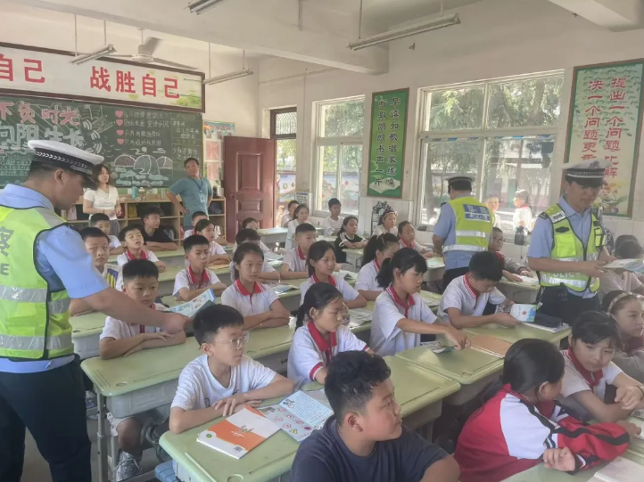 【开学季】开学第一课——让交通安全为青春护航
