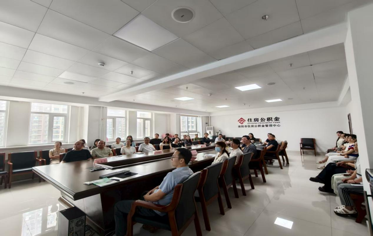 南阳市住房公积金管理中心组织观看 中国人民抗日战争暨世界反法西斯战争胜利80周年纪念大会