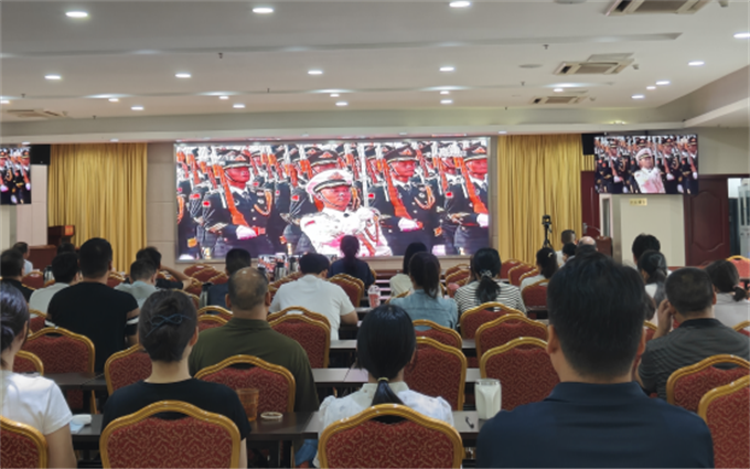 南阳市生态环境局组织观看“纪念中国人民抗日战争暨世界反法西斯战争胜利80周年阅兵仪式”