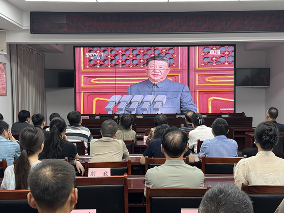 河南南阳：“9·3”阅兵引发审计干部热烈反响