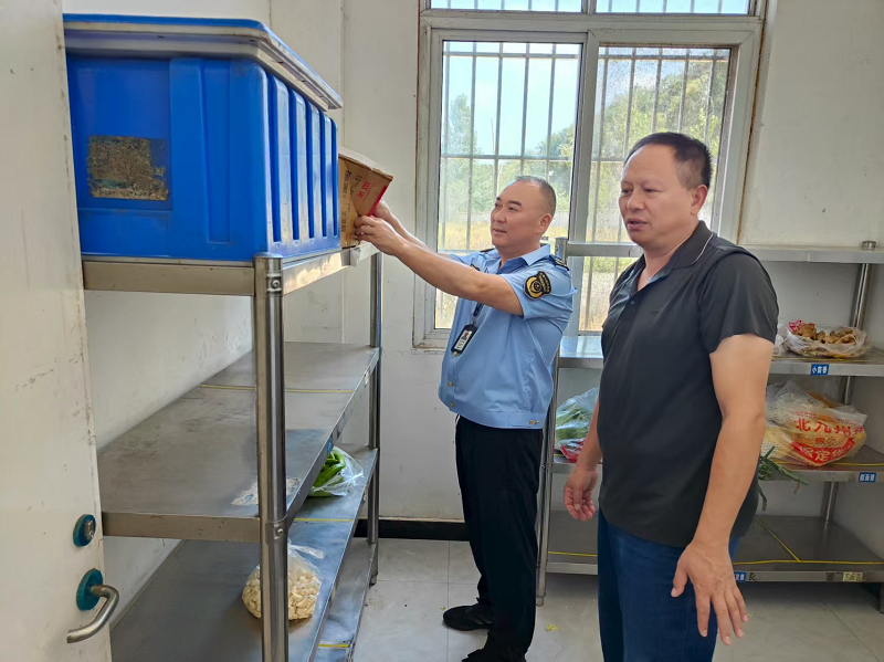 桐柏县朱庄镇：联合检查筑牢新学期校园 食品安全防线
