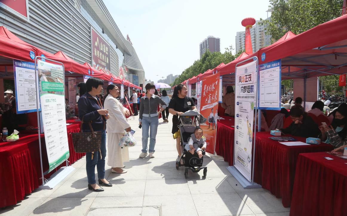 宛城区重点企业联合招聘会 暨宛城优品企业(产品)博览会成功举办