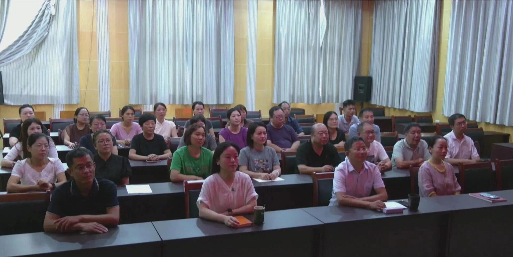 镇平县社会各界收听收看抗战胜利80周年纪念活动并引发热烈反响