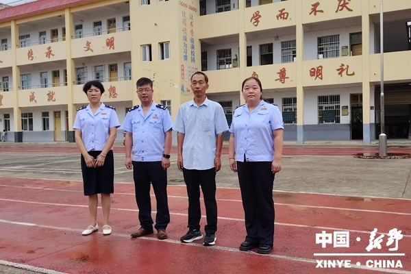 县税务局开展教师节慰问活动