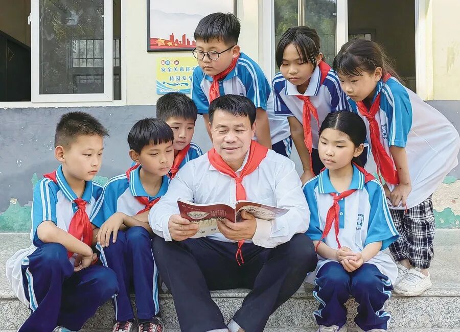 张玉滚：深山一盏灯 点亮千百颗童心