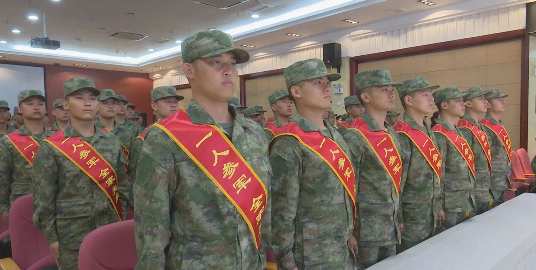 镇平县举行2025年下半年新兵入伍欢送大会
