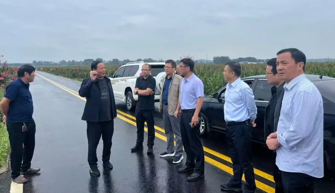 省市派驻内乡县第一书记共商高效农业发展 联合党支部高效农业推进组第二次会议在樊岗村召开
