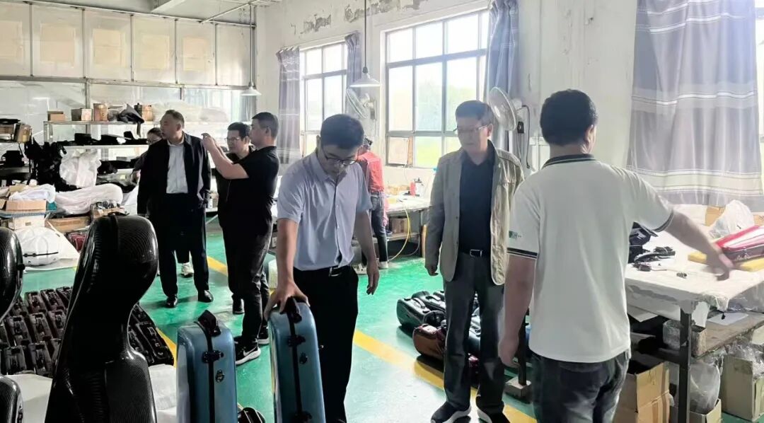 省市派驻内乡县第一书记共商高效农业发展 联合党支部高效农业推进组第二次会议在樊岗村召开