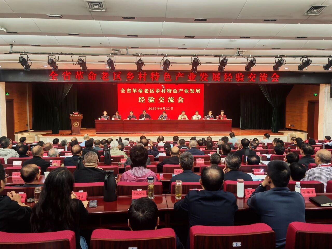 桐柏打造兰花产业  助力乡村振兴发展——桐柏县参加全省革命老区乡村特色产业发展经验交流会