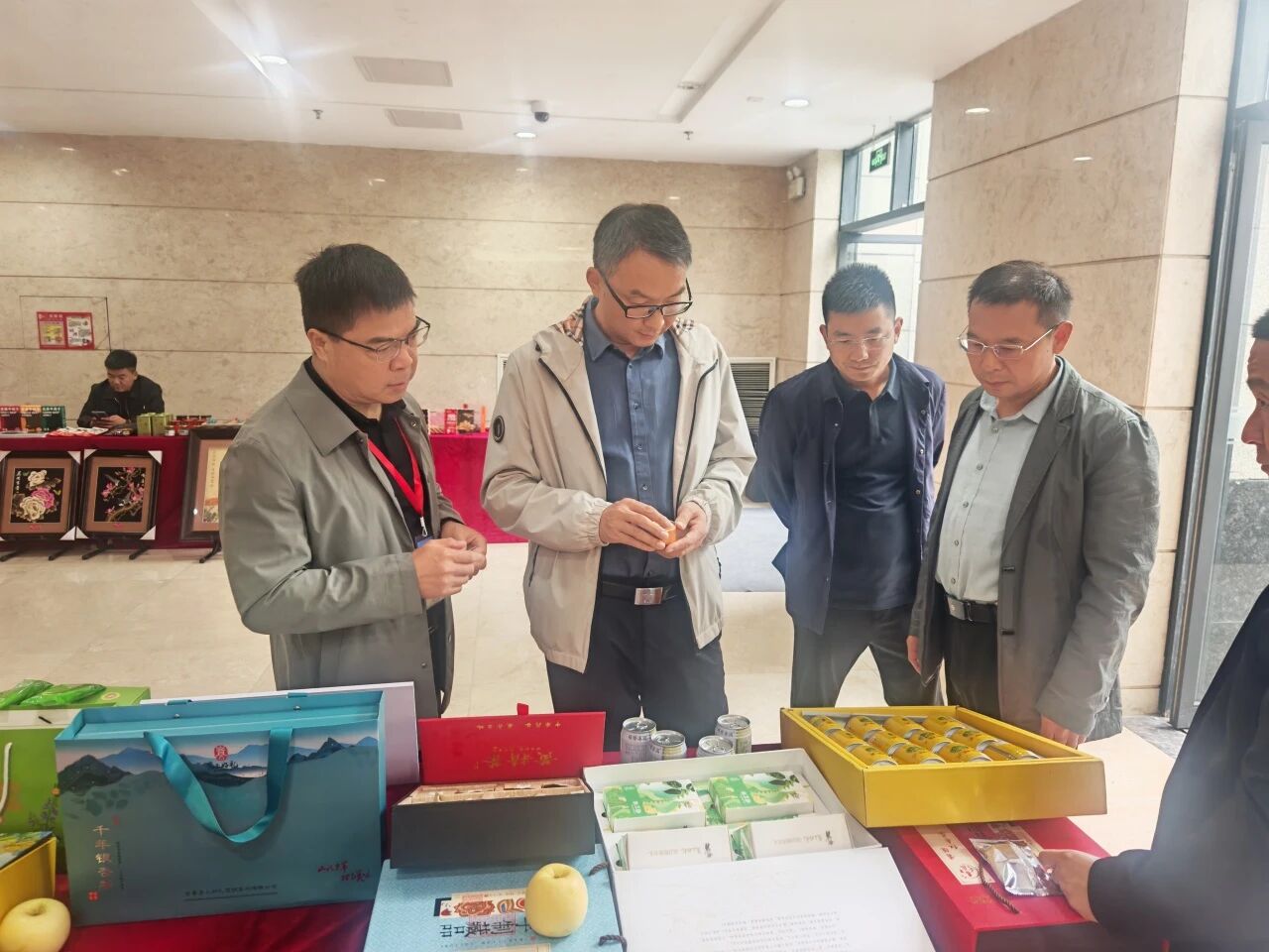 桐柏打造兰花产业  助力乡村振兴发展——桐柏县参加全省革命老区乡村特色产业发展经验交流会