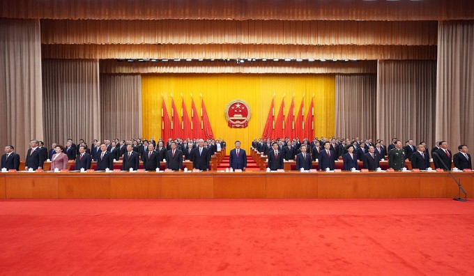 新疆维吾尔自治区成立70周年庆祝大会隆重举行 习近平出席大会