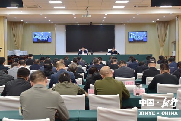 新野县组织收听收看南阳市安防委消安委全体（扩大）会议暨国庆中秋期间安全防范工作会议