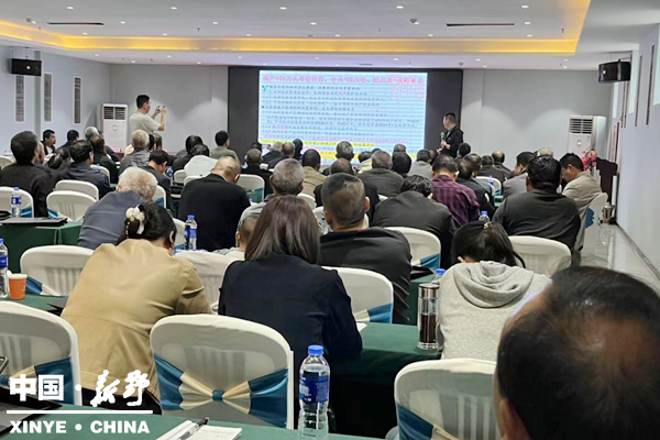 县畜牧发展中心召开2025年秋季重大动物疫病防控工作暨技术培训会