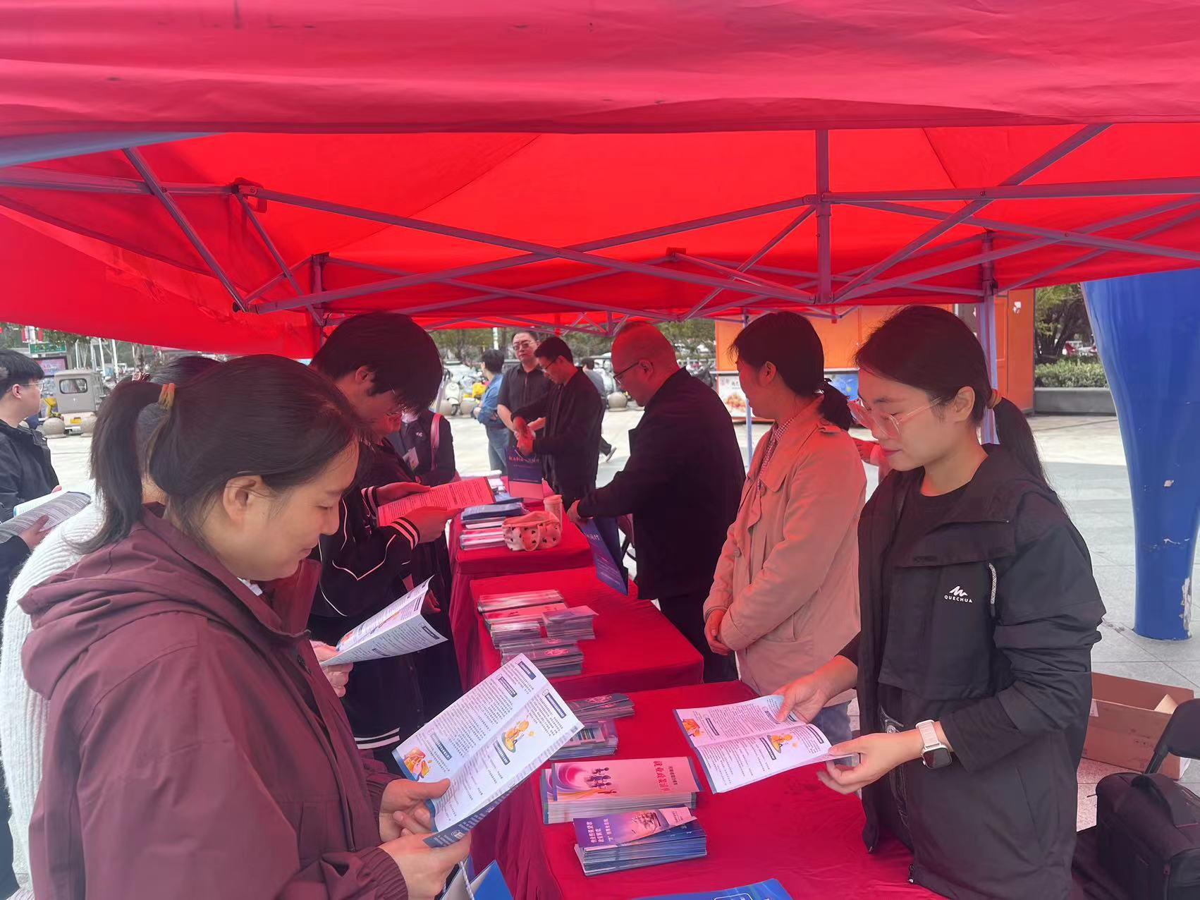 南阳市2025年金秋招聘月就业困难人员帮扶专场招聘会暨就业政策宣传月活动成功举办