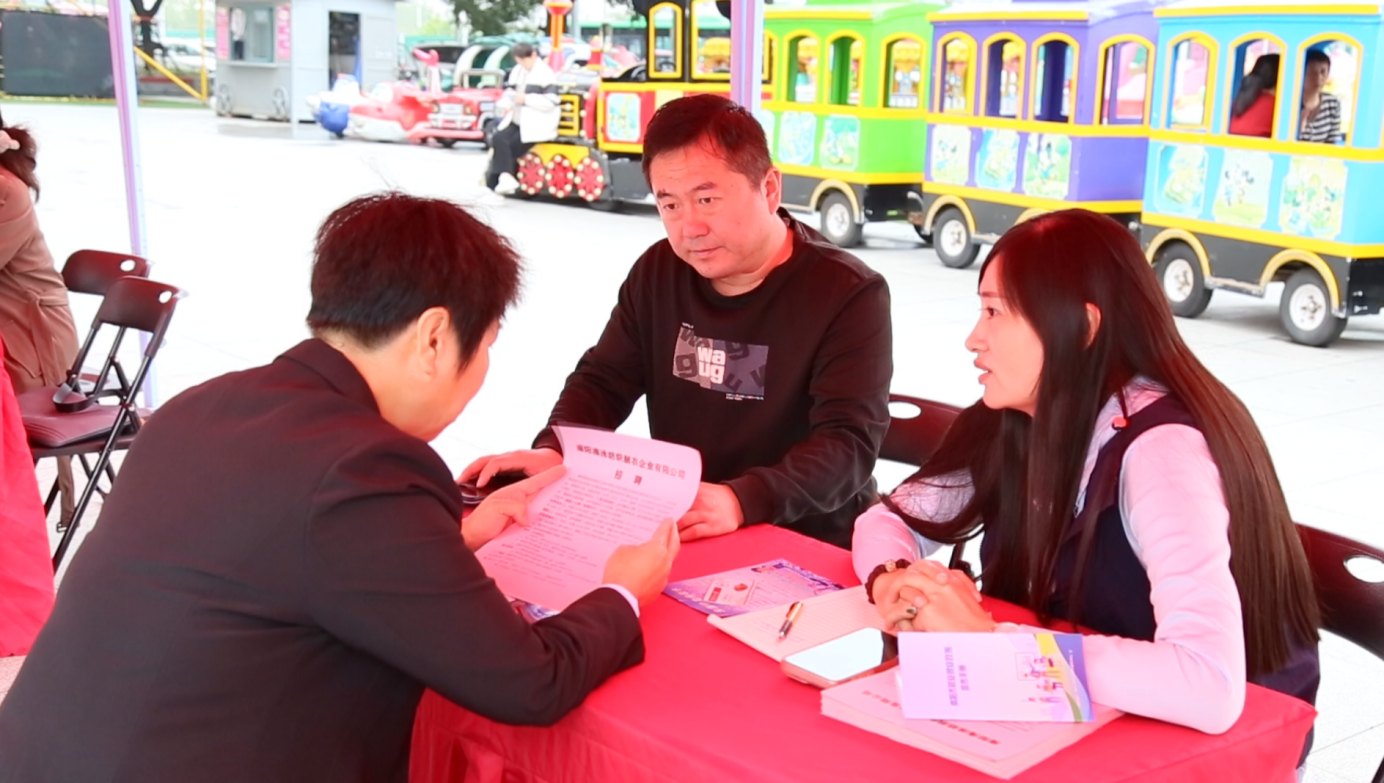 南阳市2025年金秋招聘月就业困难人员帮扶专场招聘会暨就业政策宣传月活动成功举办