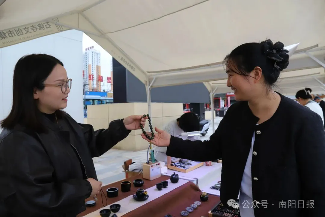 【走进第二十届玉雕文化节】南阳镇平玉雕文化节里的“潮”市集：古朴与时尚的灵魂碰撞