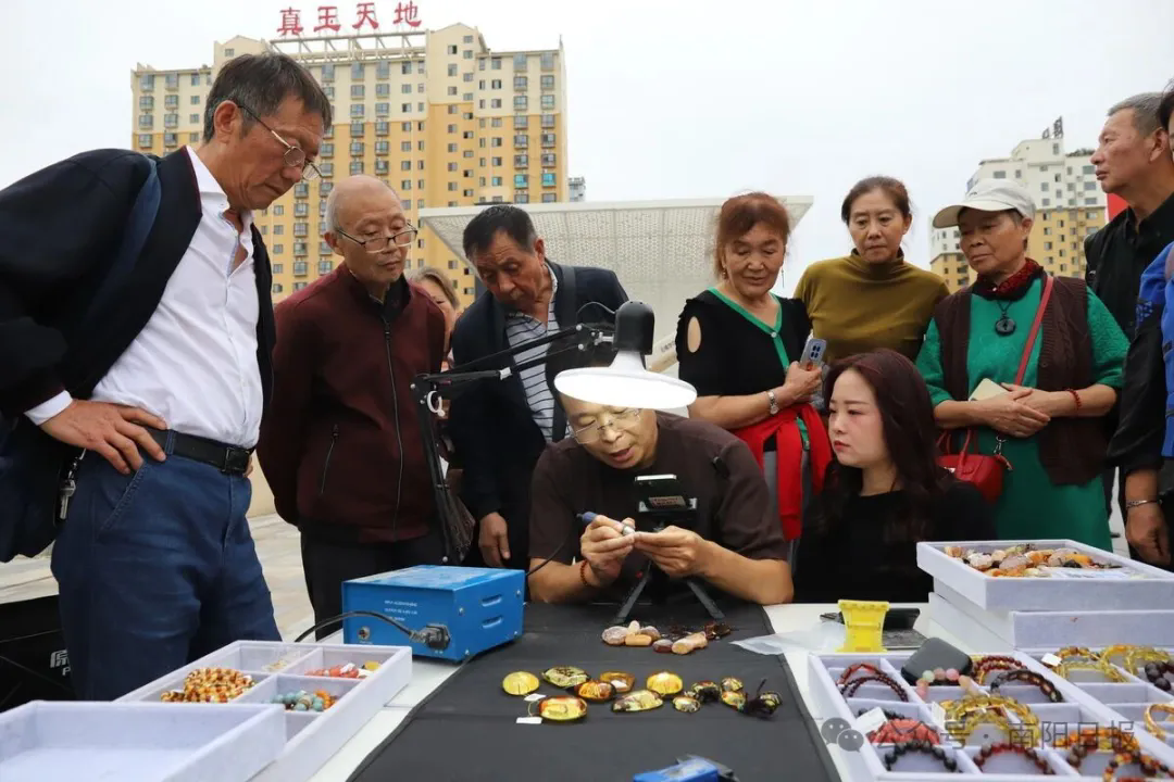 【走进第二十届玉雕文化节】南阳镇平玉雕文化节里的“潮”市集：古朴与时尚的灵魂碰撞