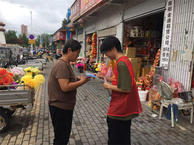 宛城分局深入社区开展《南阳市文明行为促进条例》和社会主义核心价值观宣传