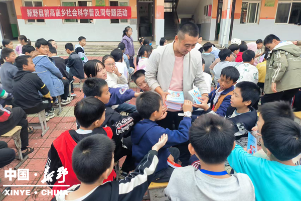 法治阳光照校园，护航青春助成长  ——前高庙乡联合普法活动走进第二中心小学