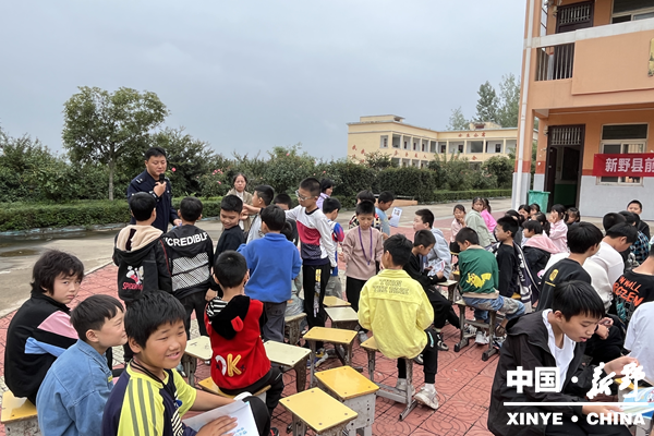 法治阳光照校园，护航青春助成长  ——前高庙乡联合普法活动走进第二中心小学