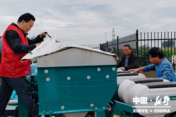 县科技局一线护航 助力秋收秋种“加速度”