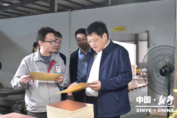 县政府县长李文鹏深入企业开展“企业服务日”助企调研活动 县政府县长李文鹏深入企业开展“企业服务日”助企调研活动