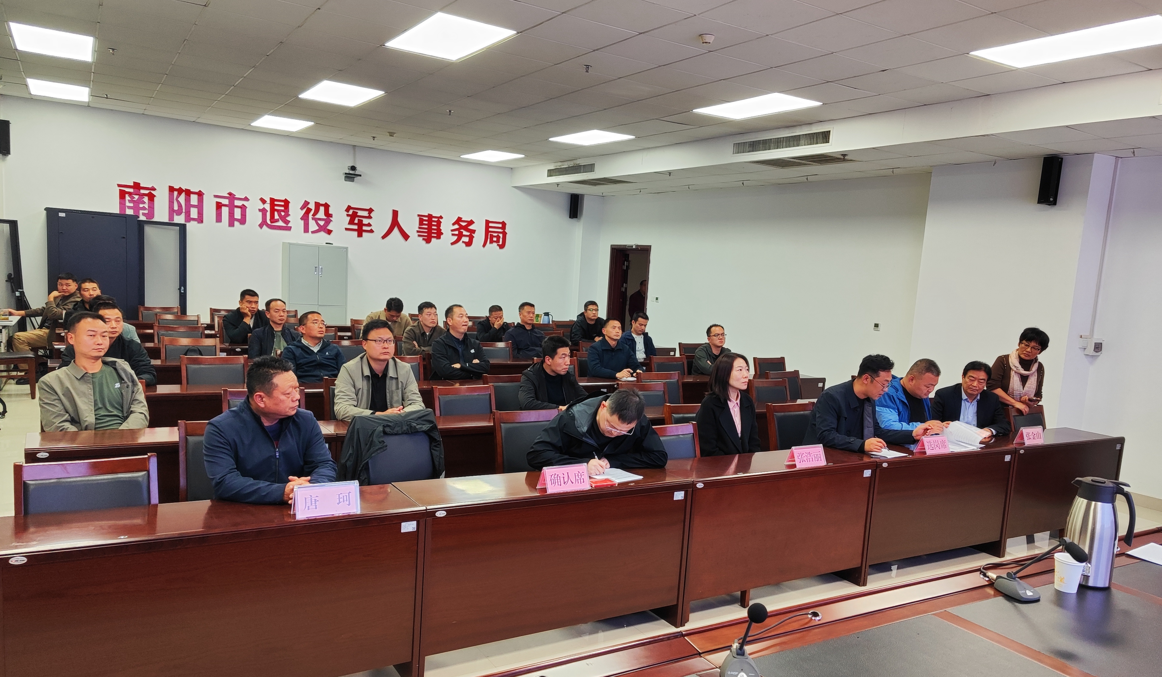 “直通车”搭起安置桥    “阳光道”铺就转业路