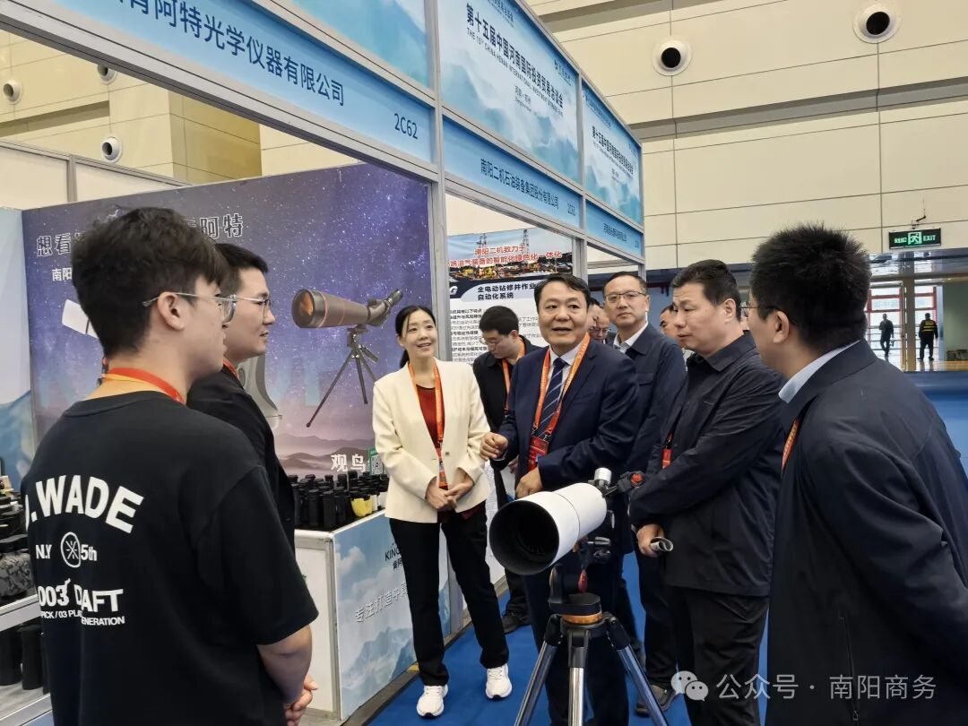 南阳制造集中亮相河南投洽会|市长路红卫走访参展企业 南阳制造集中亮相河南投洽会|市长路红卫走访参展企业