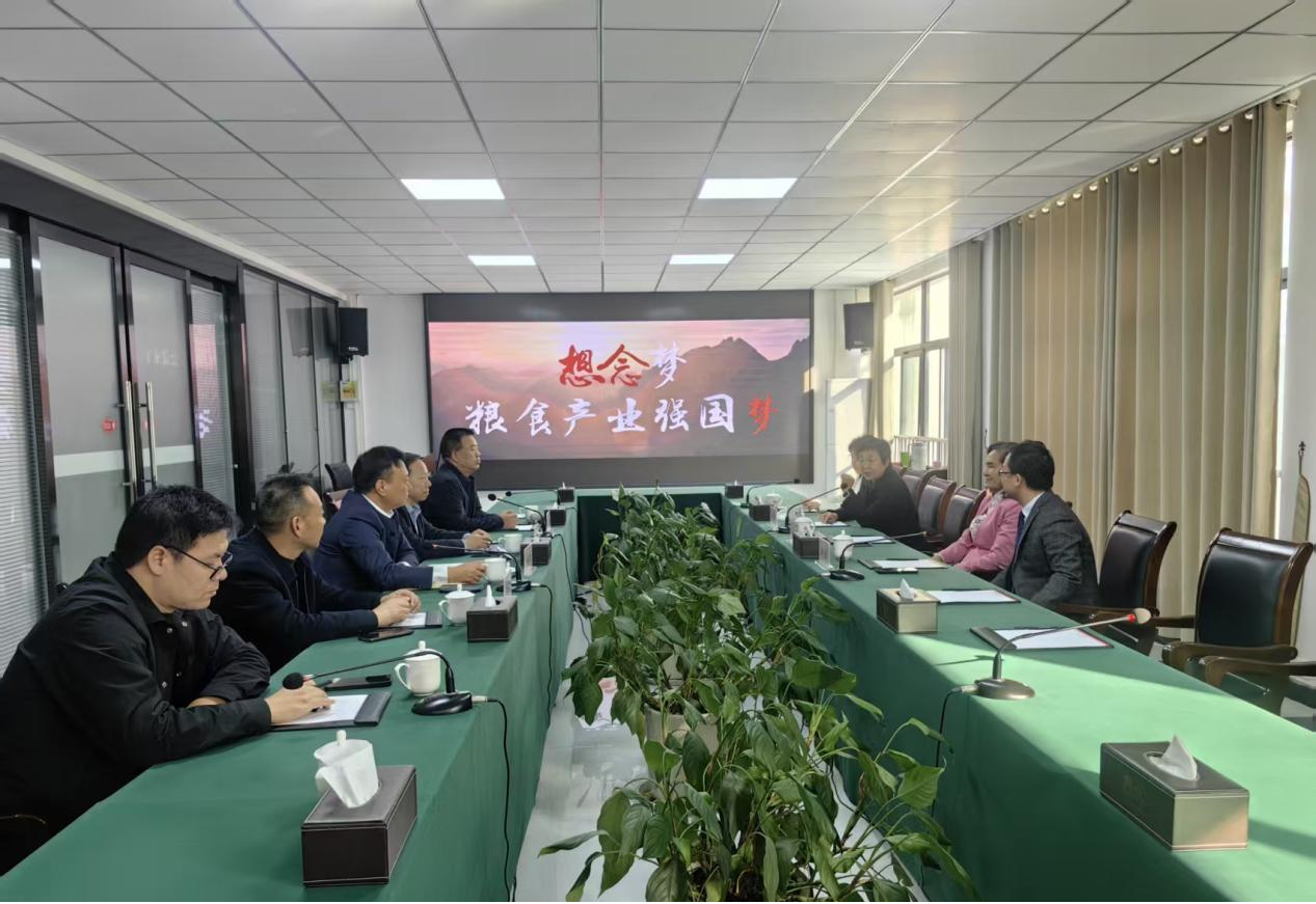 香港河南联谊总会主席杨志红到镇平想念食品调研 共探宛港农产品合作新路径
