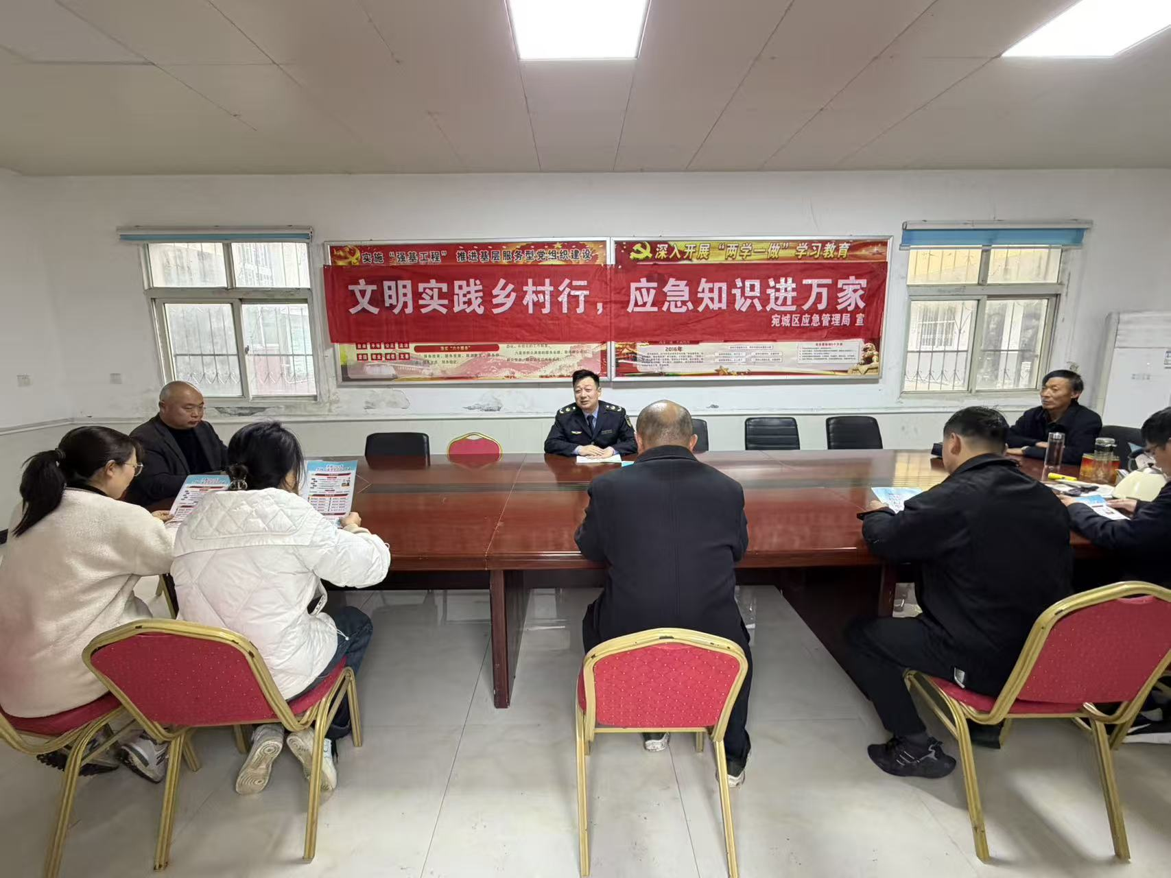 应急宣传“敲门入户”，安全知识送到家