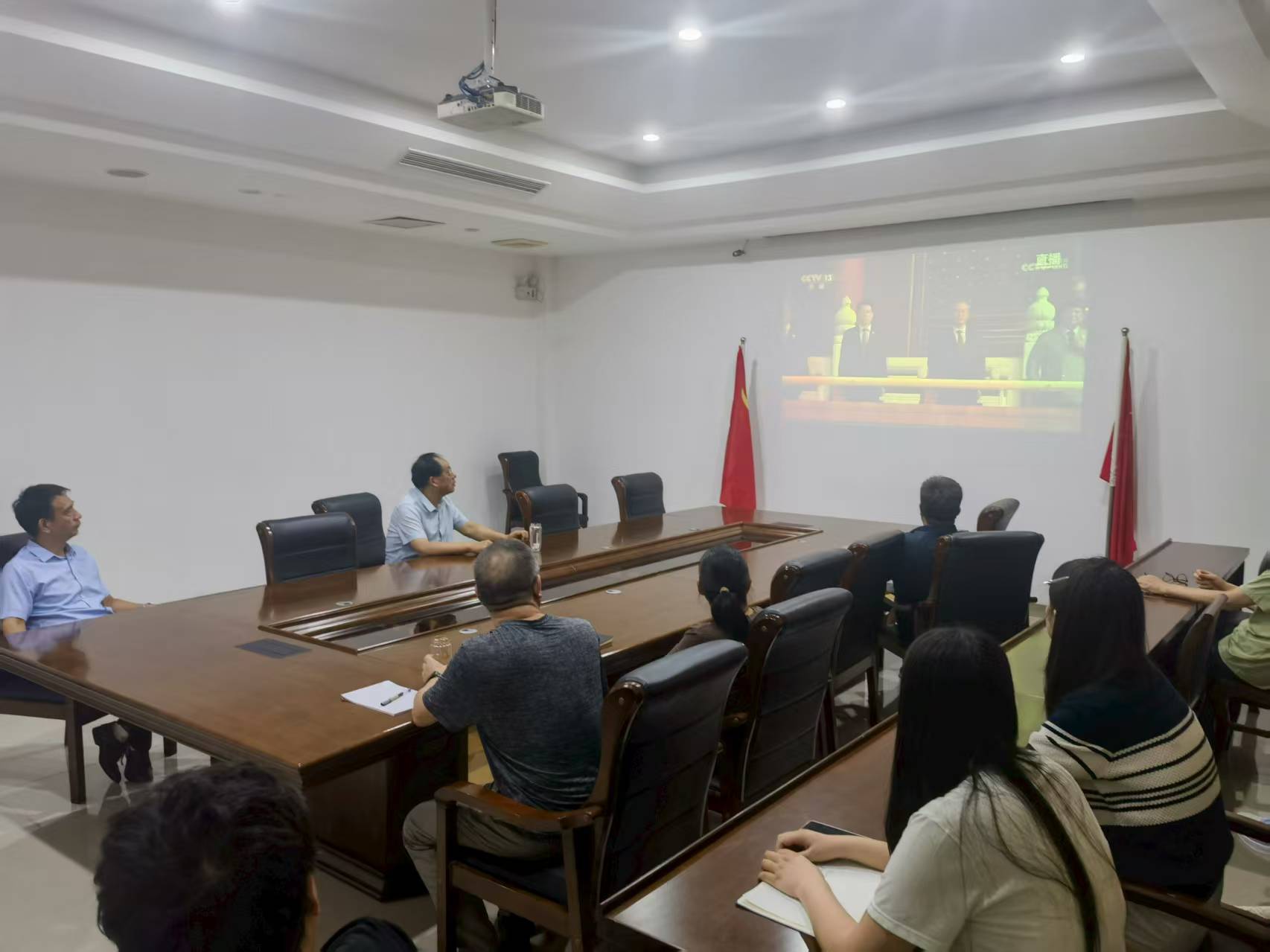 社旗县公共资源交易中心组织观看抗战胜利80周年大会 汲取精神力量推动工作