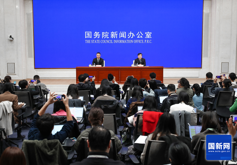 国务院新闻办发布会介绍2025年10月国民经济运行情况