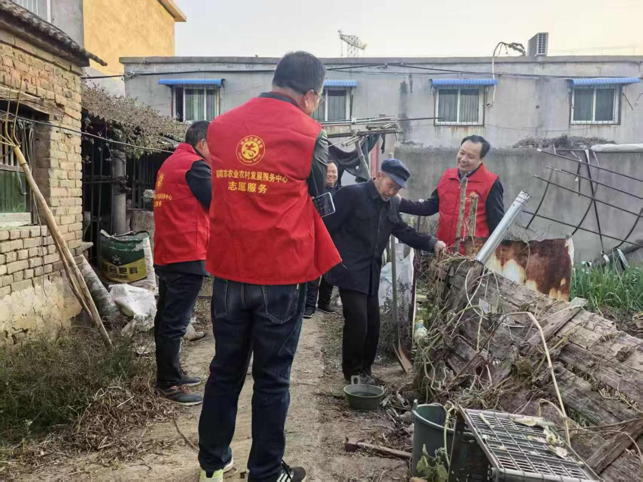情系夕阳红，温暖伴童行