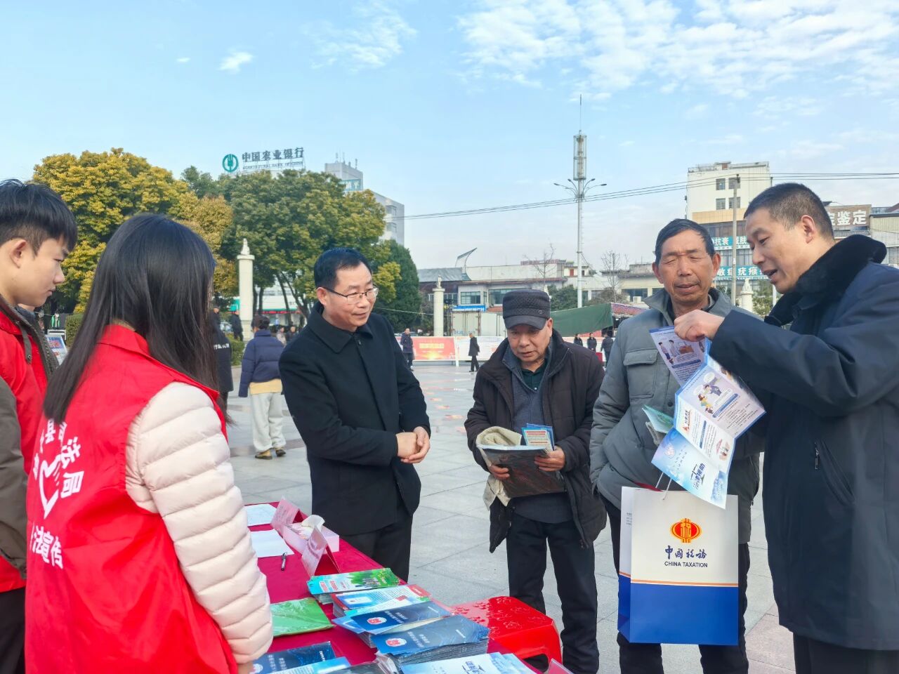 镇平县举行2025“宪法宣传周”启动仪式暨集中宣传活动