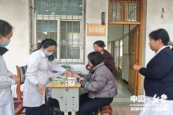 新野县：医疗志愿义诊暖民心 健康服务送到家门口