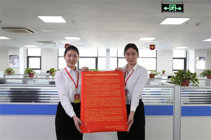 锦旗故事：“拆违还路”践行为民初心