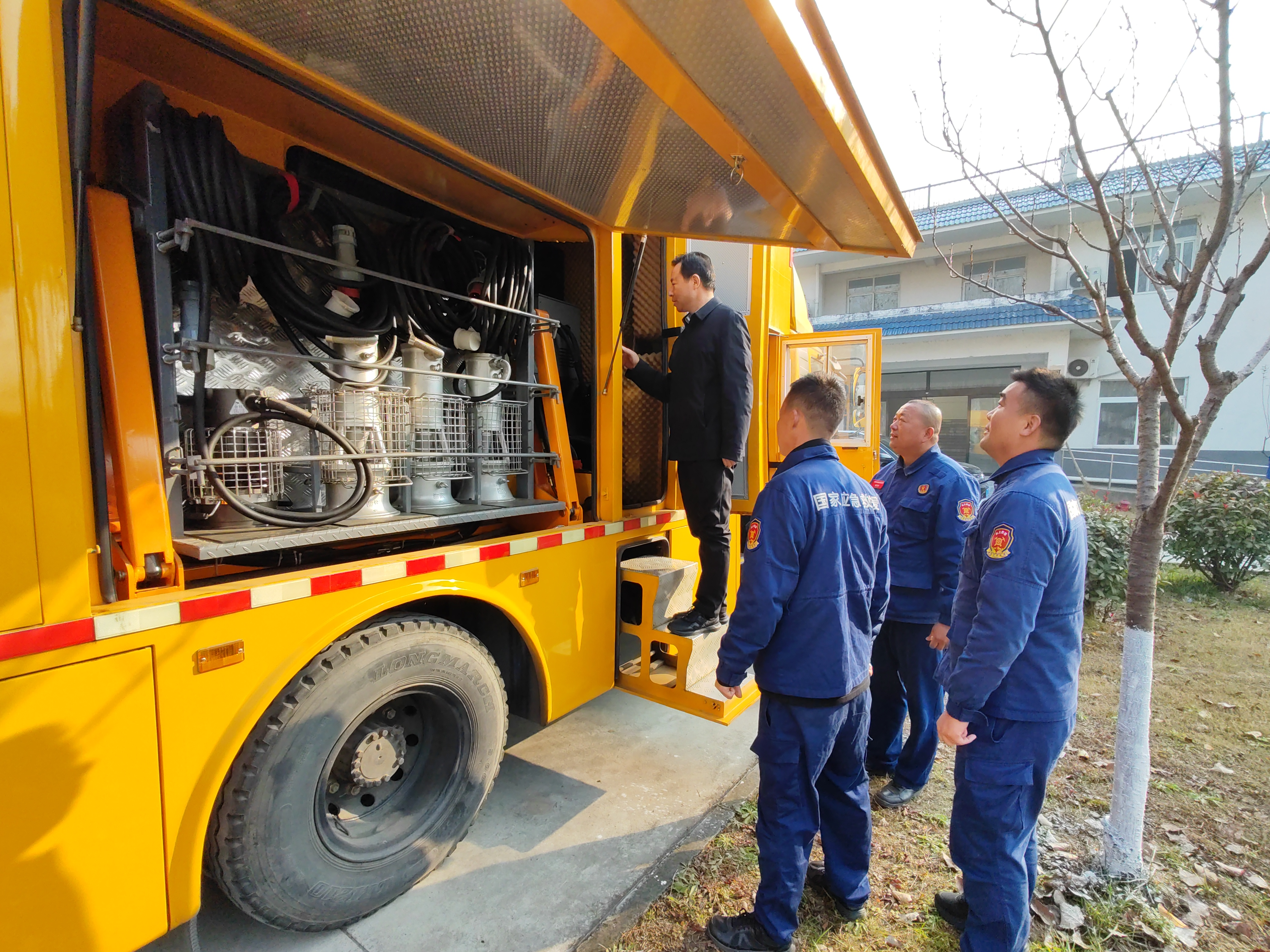 肯定成绩明方向 凝心聚力建新功  ——南阳市应急管理局党委书记、局长高岭调研指导市综合应急救援队工作