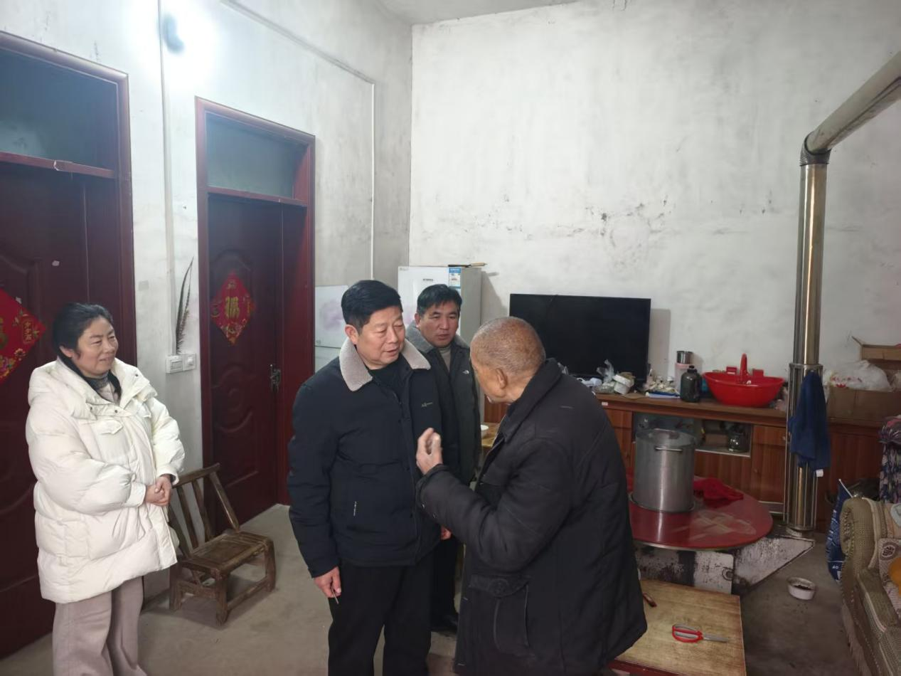 桐柏县平氏镇：走访独居老人 筑牢安全防线