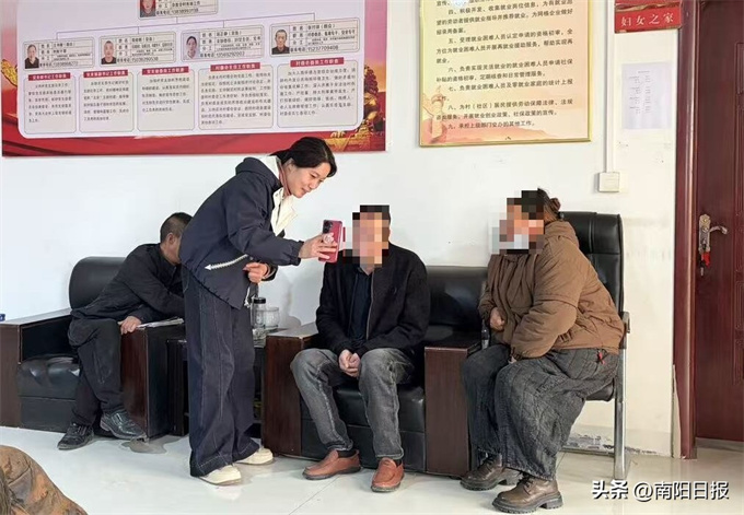 南阳“智慧银龄”数字助老行动暖人心 携手长者跨越“数字鸿沟”